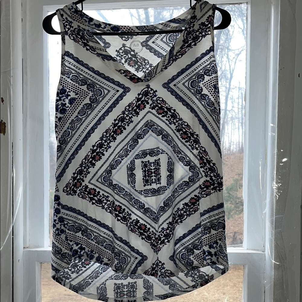 Maurice’s Women's Blue and White Patterned Tank